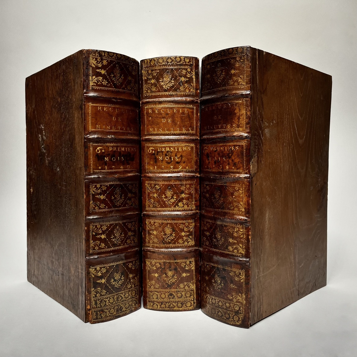 Trois grandes boîtes à archives - coffrets de rangement cachettes reliures de livres du XVIIIe-photo-7