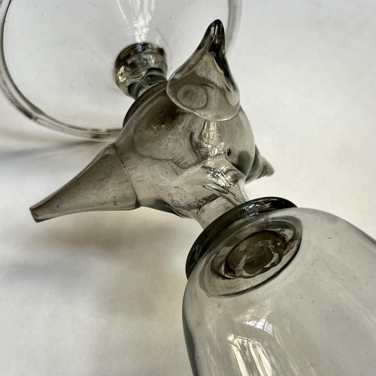 Grand verre à illusion ou "trick glass" en verre soufflé du XVIIIe siècle 18e-photo-1