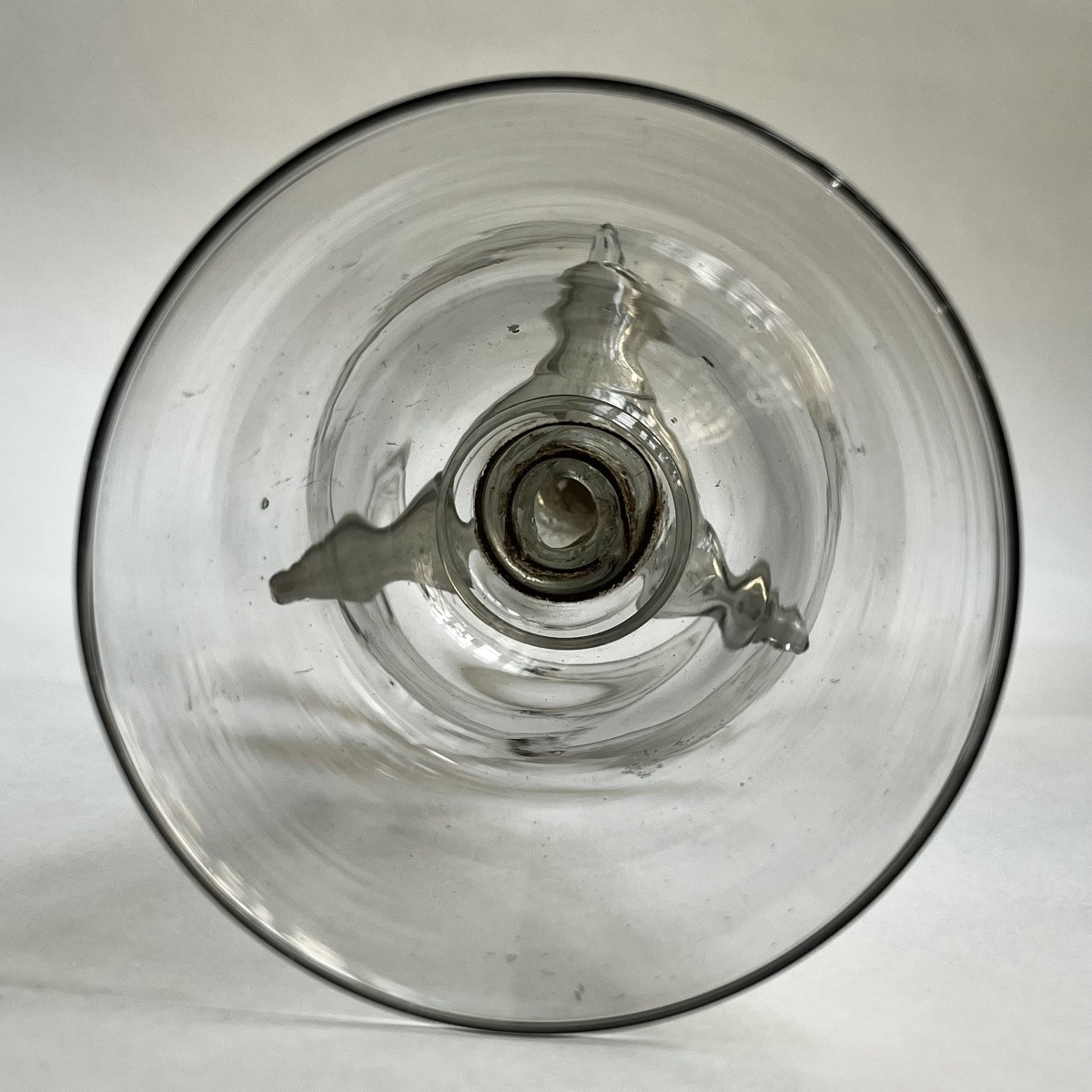 Grand verre à illusion ou "trick glass" en verre soufflé du XVIIIe siècle 18e-photo-3