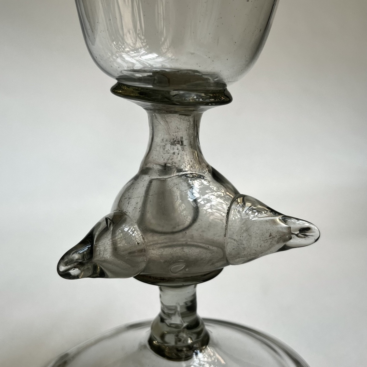 Grand verre à illusion ou "trick glass" en verre soufflé du XVIIIe siècle 18e-photo-4