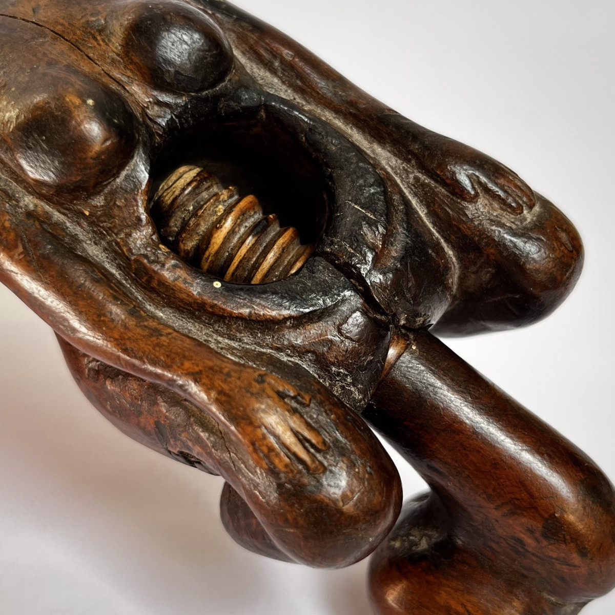 Casse noisette érotique en bois sculpté XIXe siècle curiosité  art populaire érotica curiosa-photo-2