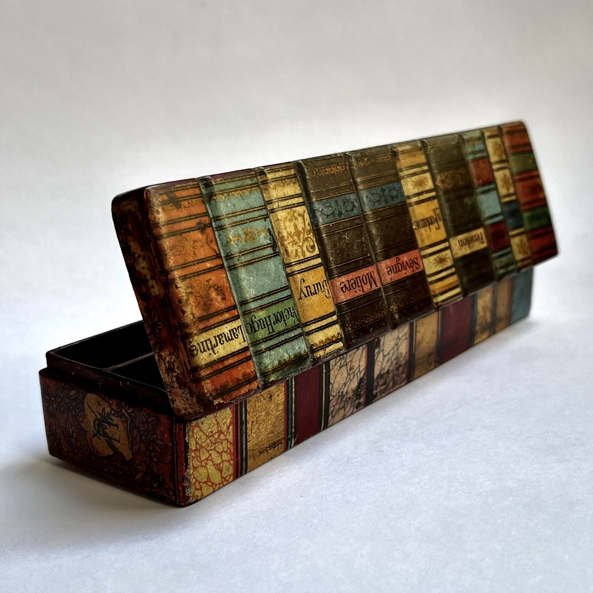 Plumier en papier mâché à décor d'un trompe l'oeil de livres en relief fin XIXe - début XXe-photo-1