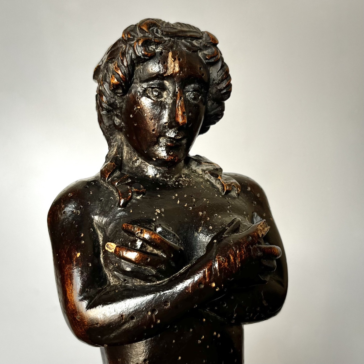 Female Figure In Patinated Carved Wood, 17th Century, Haute époque 17th