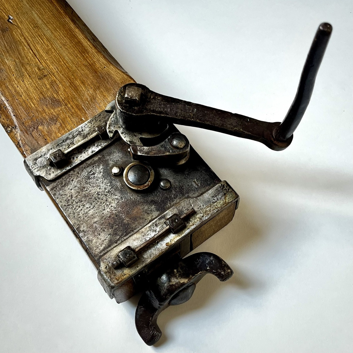 Cric d'attelage ou agricole en bois et fer forgé fin XIXe début XXe art populaire outil ancien-photo-1