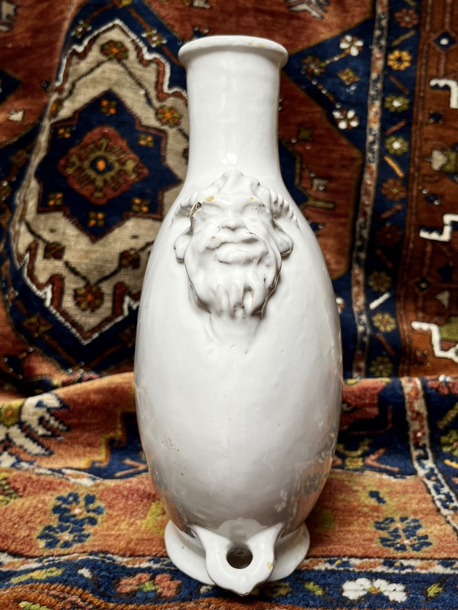 Gourde en faïence blanche à décor de visages de satyre XIXe siècle bouteille 19e-photo-1