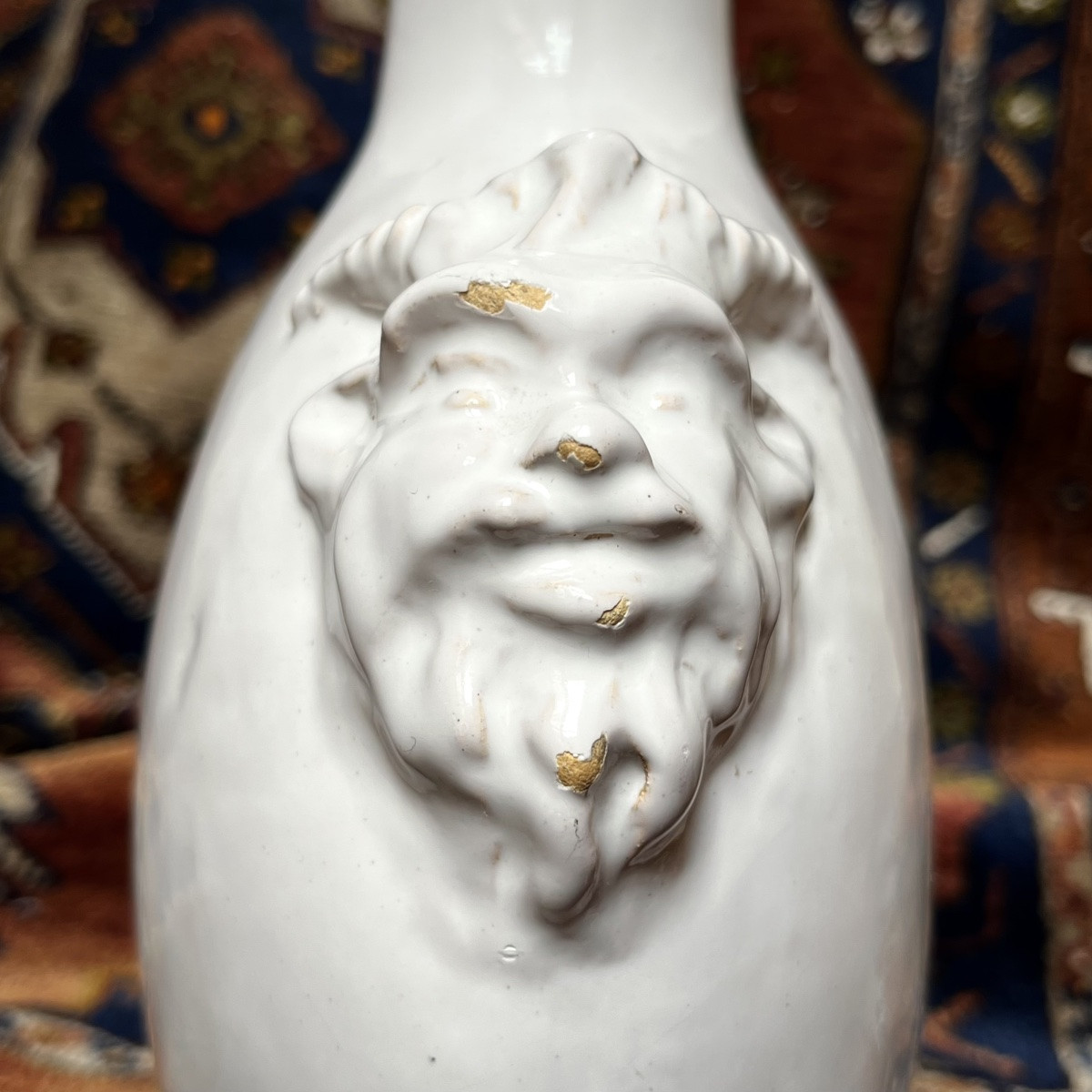 Gourde en faïence blanche à décor de visages de satyre XIXe siècle bouteille 19e-photo-2