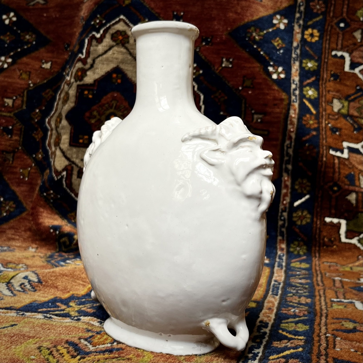 Gourde en faïence blanche à décor de visages de satyre XIXe siècle bouteille 19e-photo-5