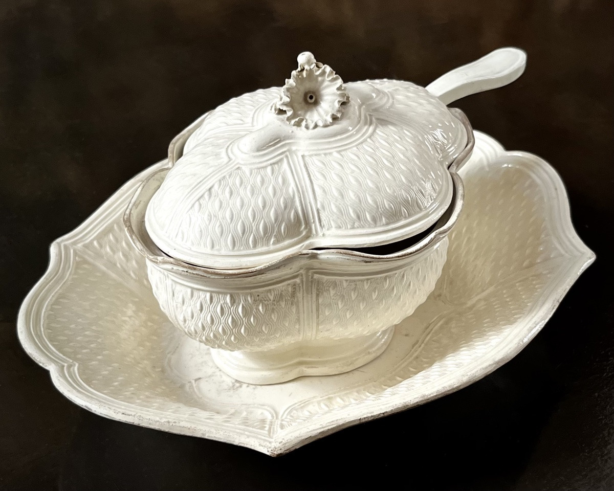 Pot à sucre en faïence fine de Pont aux Choux XVIIIe siècle Paris 18e et cuillère à saupoudrer-photo-7