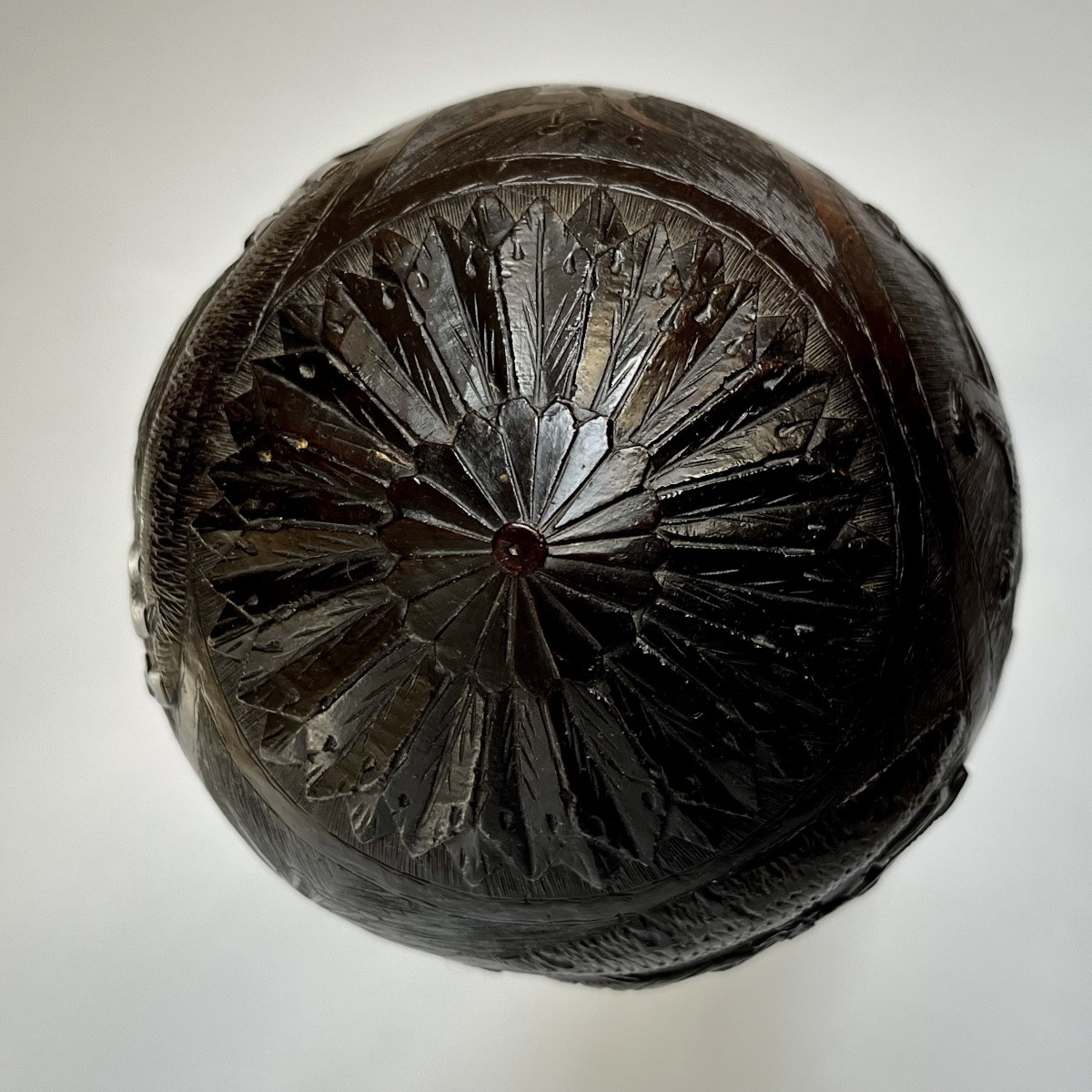 Noix de coco sculptée tombe de Napoléon Ier pulvérin poire à poudre art populaire XIXe siècle-photo-7