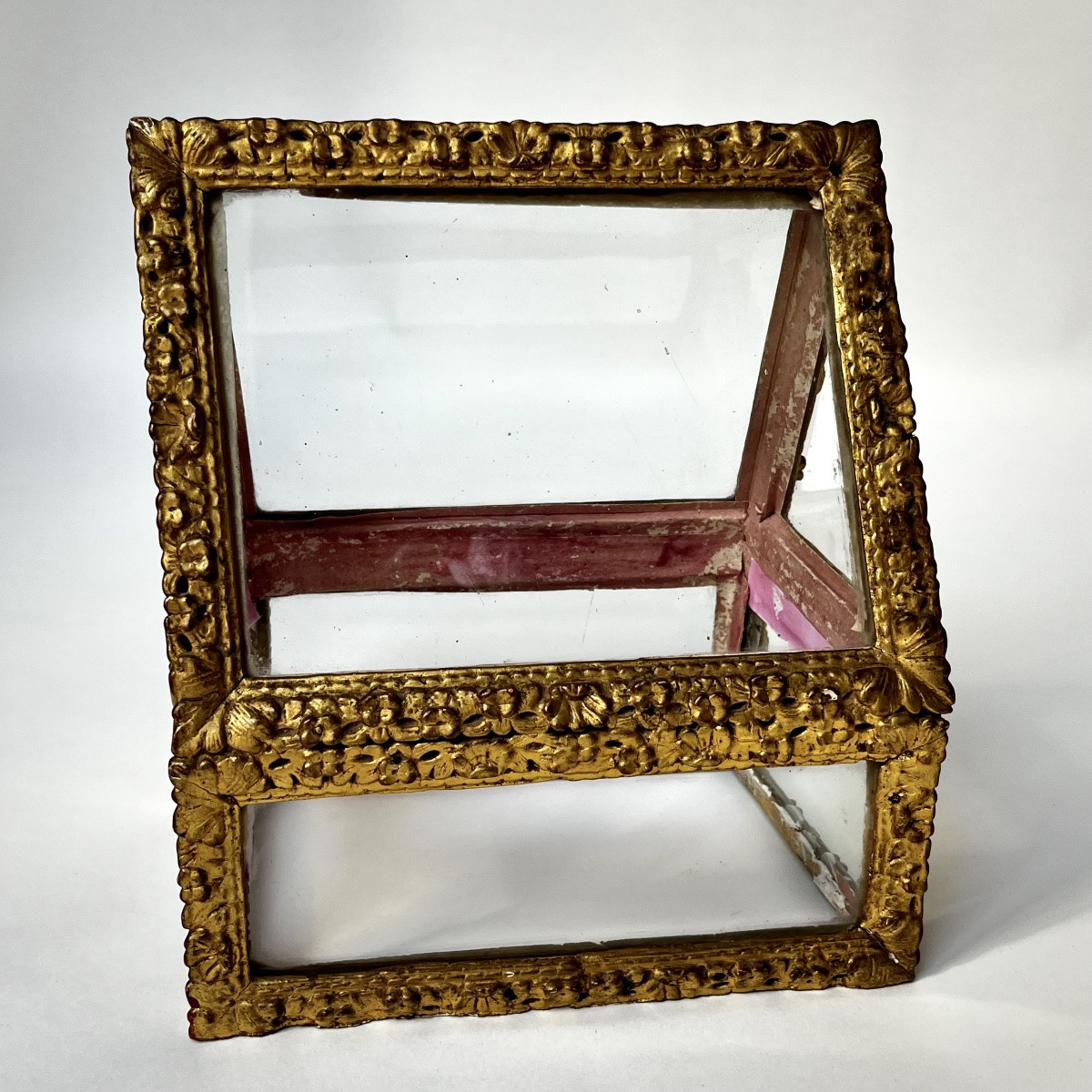 Paire de châsses vitrines reliquaires en bois doré et verre du XVIIIe siècle scarabattolo 18e-photo-2