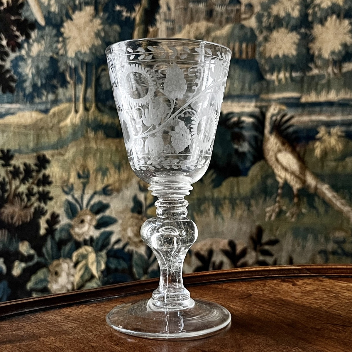 Verre soufflé et gravé du XVIIIe siècle à décor de fleurs et de raisins - Bohème Silésie 18e-photo-3