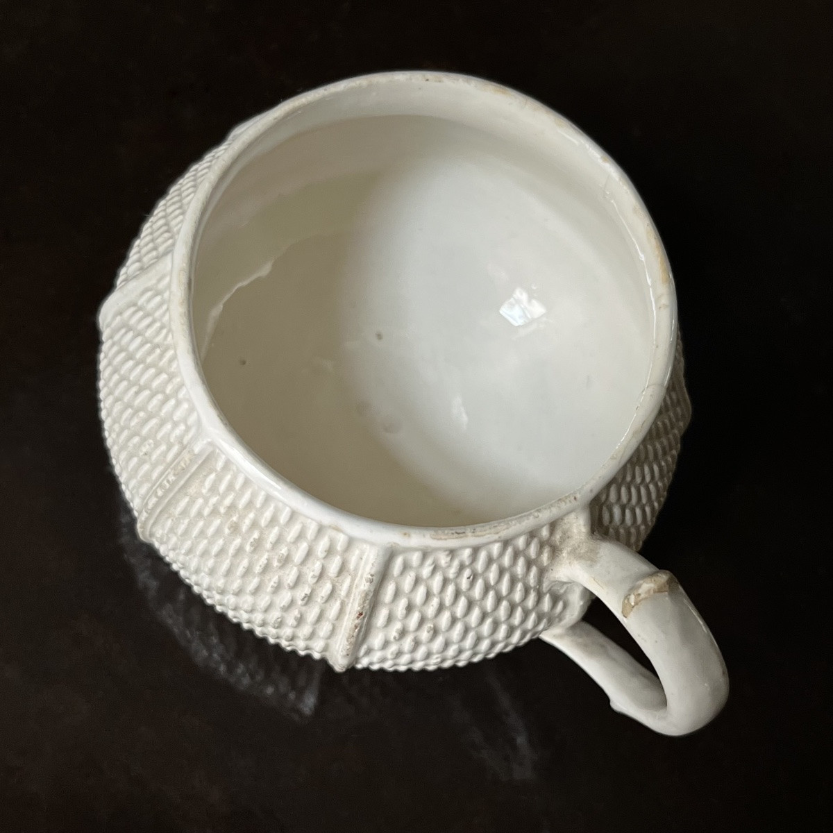 Pot à crème en faïence fine de Pont aux Choux Paris XVIIIe siècle motif grain de riz 18e-photo-2