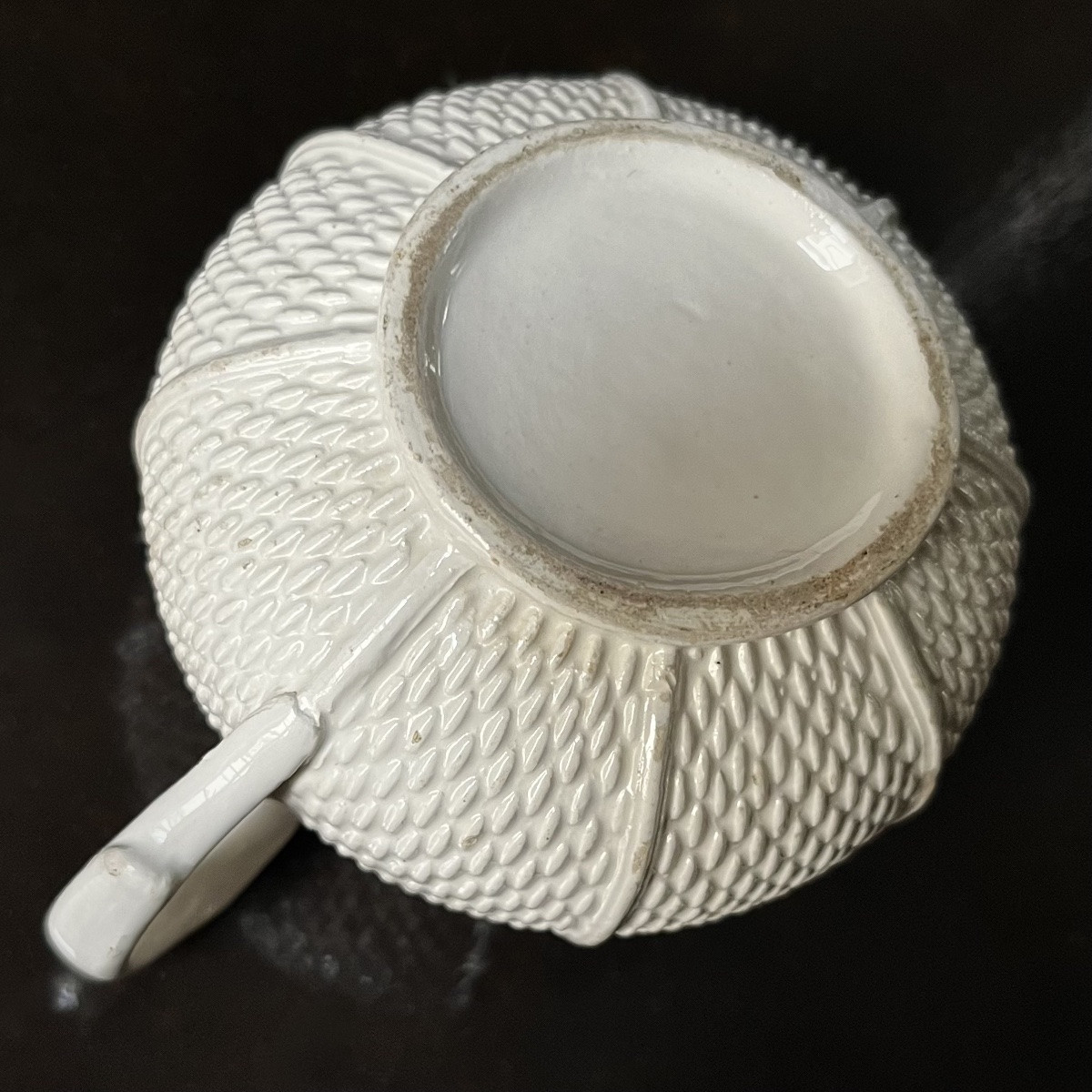 Pot à crème en faïence fine de Pont aux Choux Paris XVIIIe siècle motif grain de riz 18e-photo-3