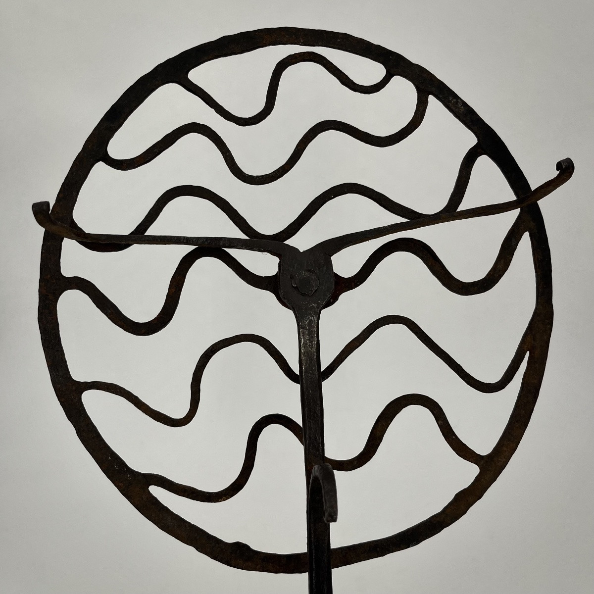 Gril tournant en fer forgé XVIIe - XVIIIe grille à viande 17e art populaire 18e siècle-photo-2