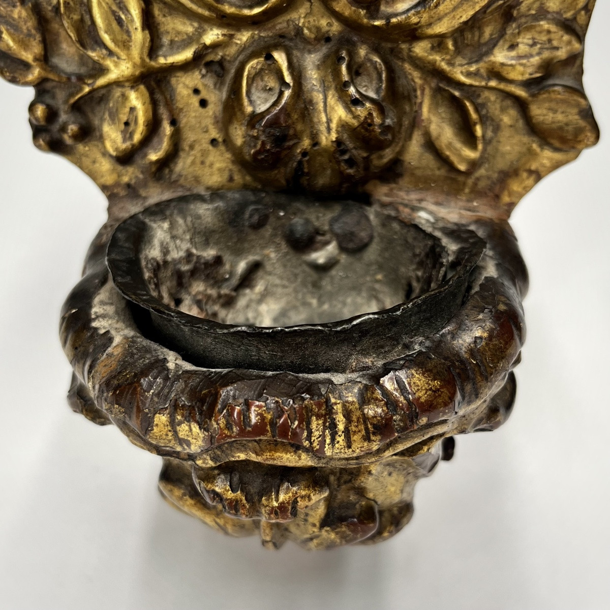 Bénitier mural en bois sculpté et doré – XVIIIe siècle 18e-photo-4