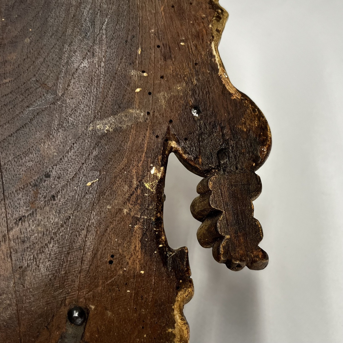 Bénitier mural en bois sculpté et doré – XVIIIe siècle 18e-photo-2