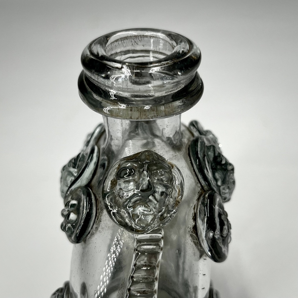 Gourde en verre du XVIIIe siècle à décor de mascarons, Normandie 18e siècle art populaire-photo-1