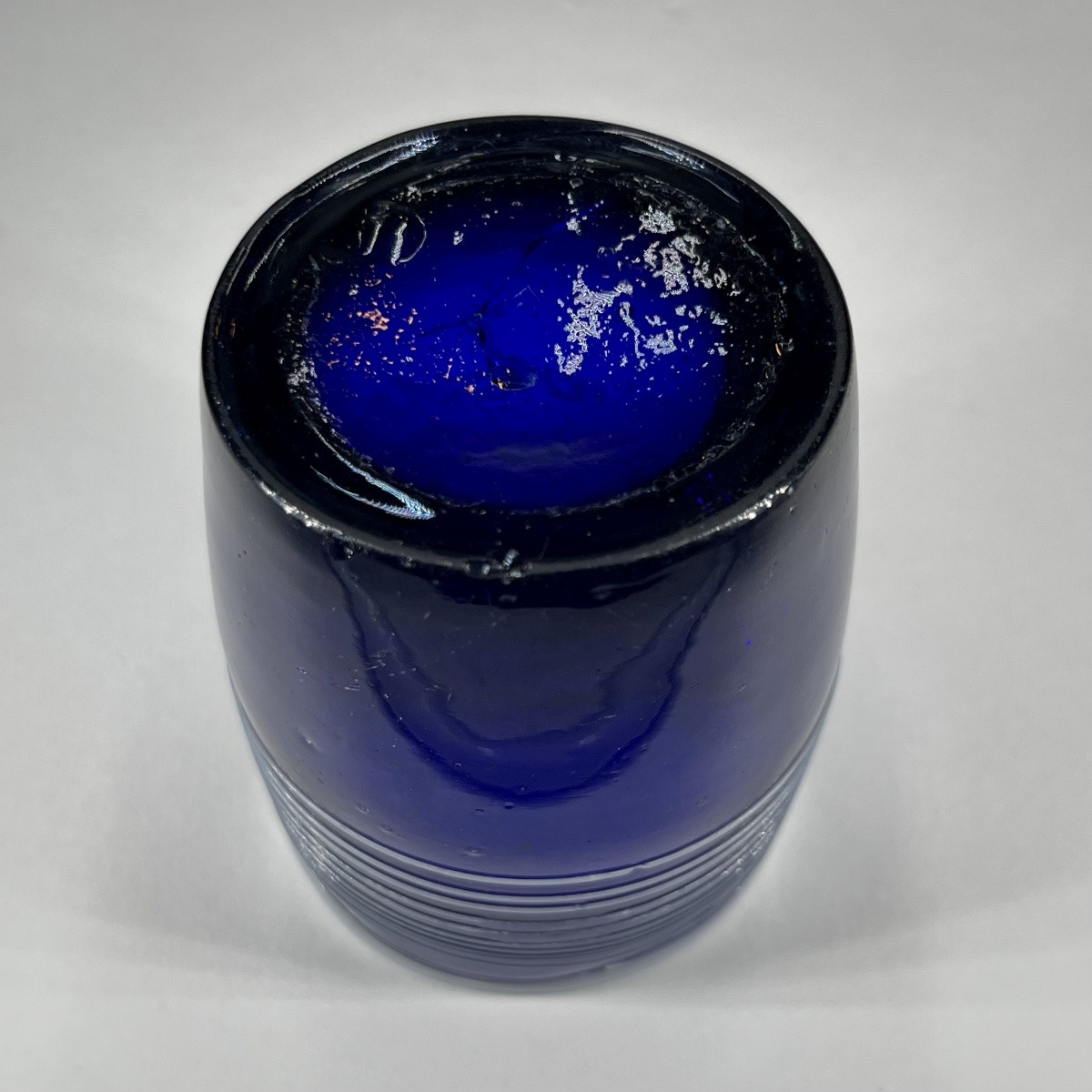 Gobelet en verre bleu cobalt à décor d'un filet blanc, art populaire fin XVIIIe - début XIXe-photo-2