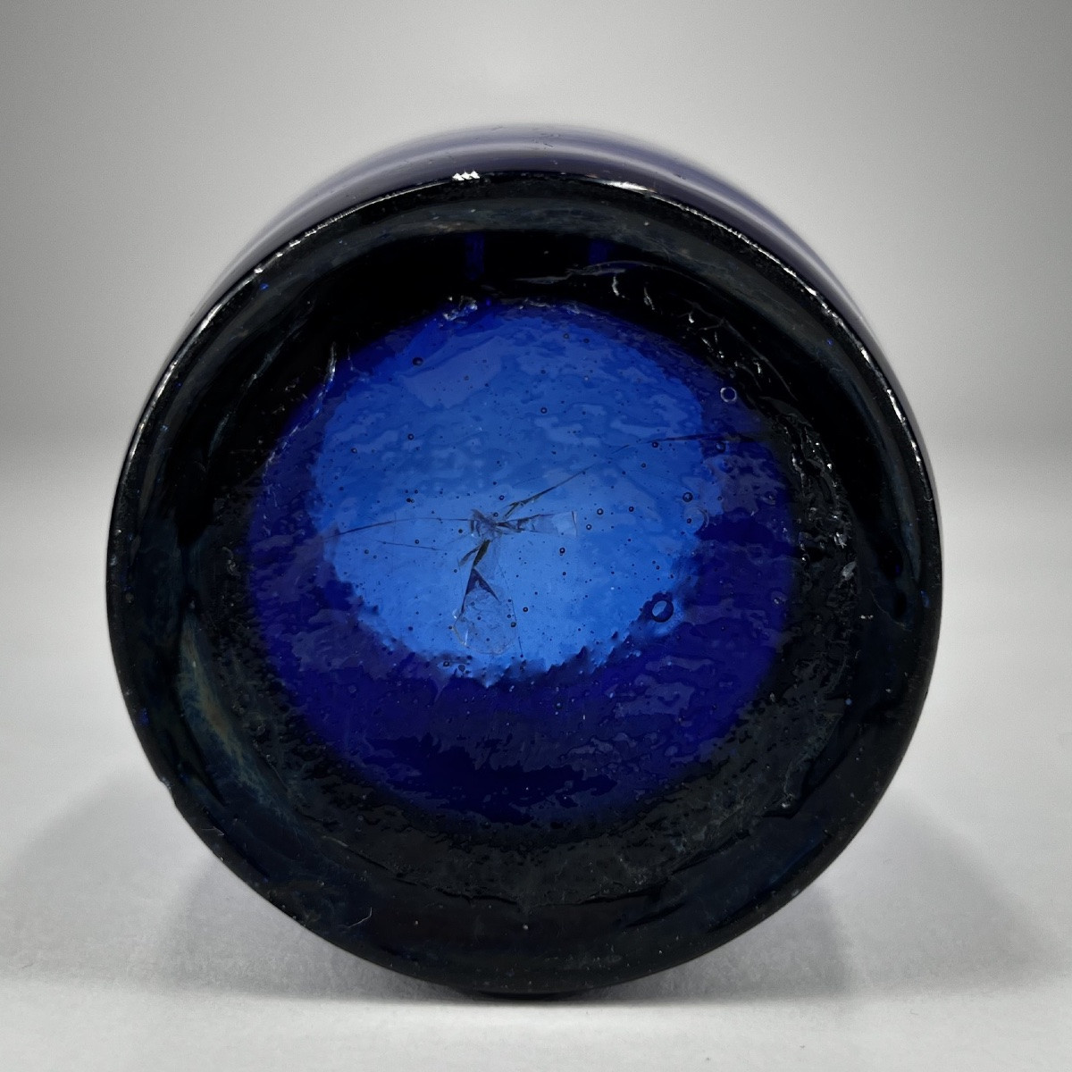 Gobelet en verre bleu cobalt à décor d'un filet blanc, art populaire fin XVIIIe - début XIXe-photo-3