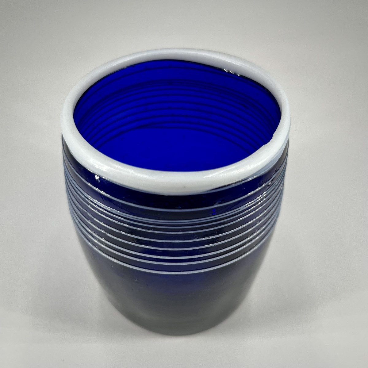 Gobelet en verre bleu cobalt à décor d'un filet blanc, art populaire fin XVIIIe - début XIXe-photo-7