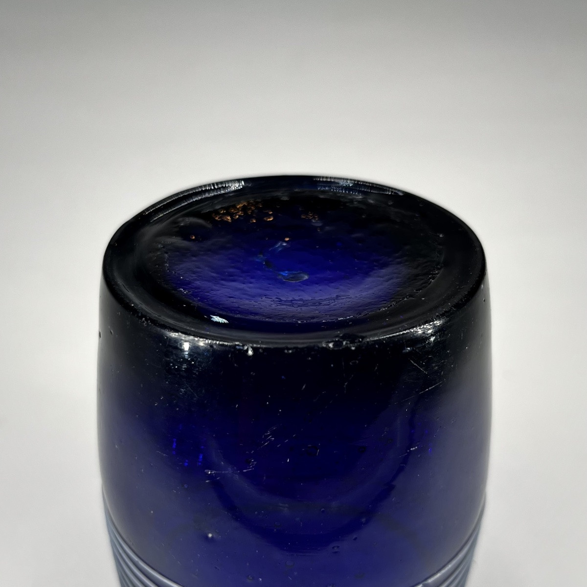 Gobelet en verre bleu cobalt à décor d'un filet blanc, art populaire fin XVIIIe - début XIXe-photo-8