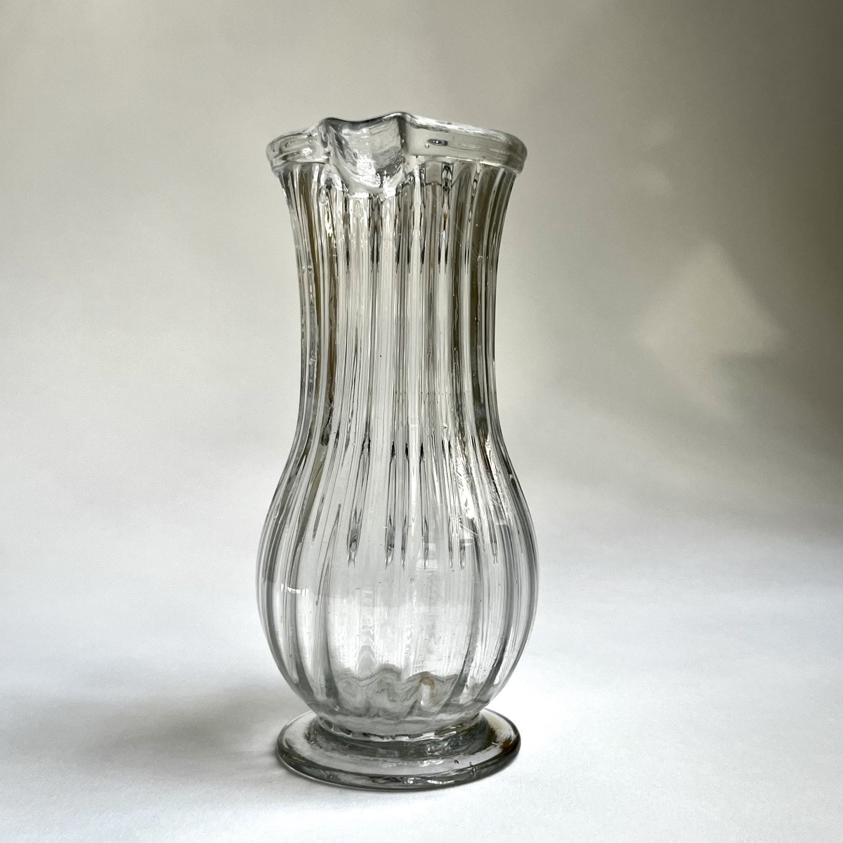 Pichet normand en verre soufflé à côtes XVIIIe siècle cruche Normandie, art populaire 18e-photo-2