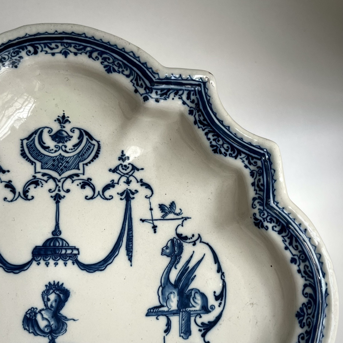 Earthenware Dish Or Sweetmeat Dish From Moustiers, 18th Century, Decorated In The Bérain Style.-photo-3