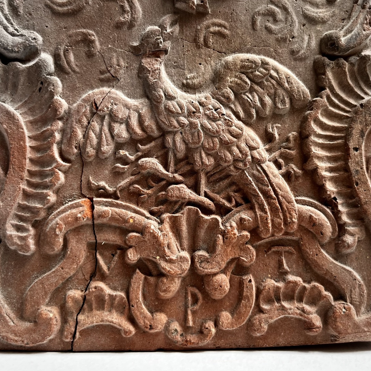 18th-century Terracotta Fireplace Brick Decorated With A Sun And Phoenix Motif - An 18th-century Curiosity -photo-4