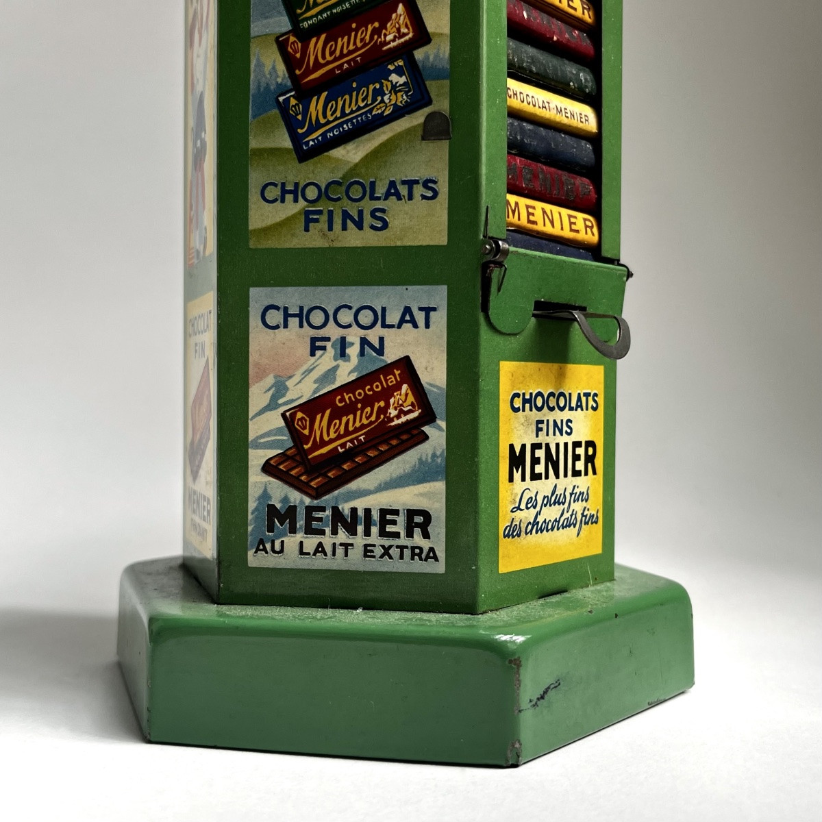 Menier Chocolate Kiosk In Lithographed Tin, Complete With Its Original Chocolate Bars-photo-3