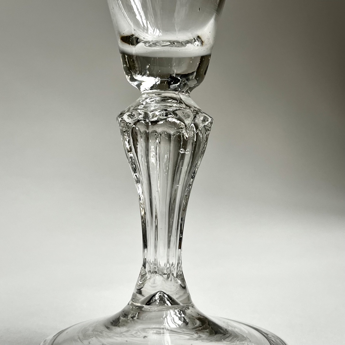 Grand verre à jambe octogonale XVIIIe siècle verre soufflé 18e-photo-2