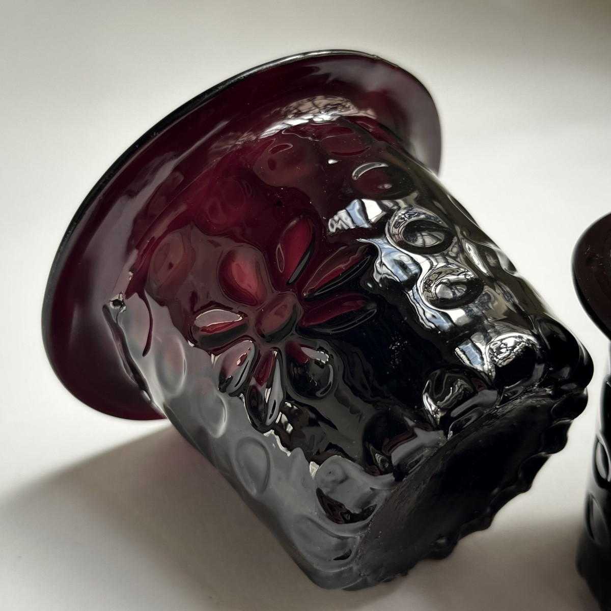 Trois lumignons en verre soufflé teinté manganèse fin XVIIIe - début XIXe siècle-photo-2