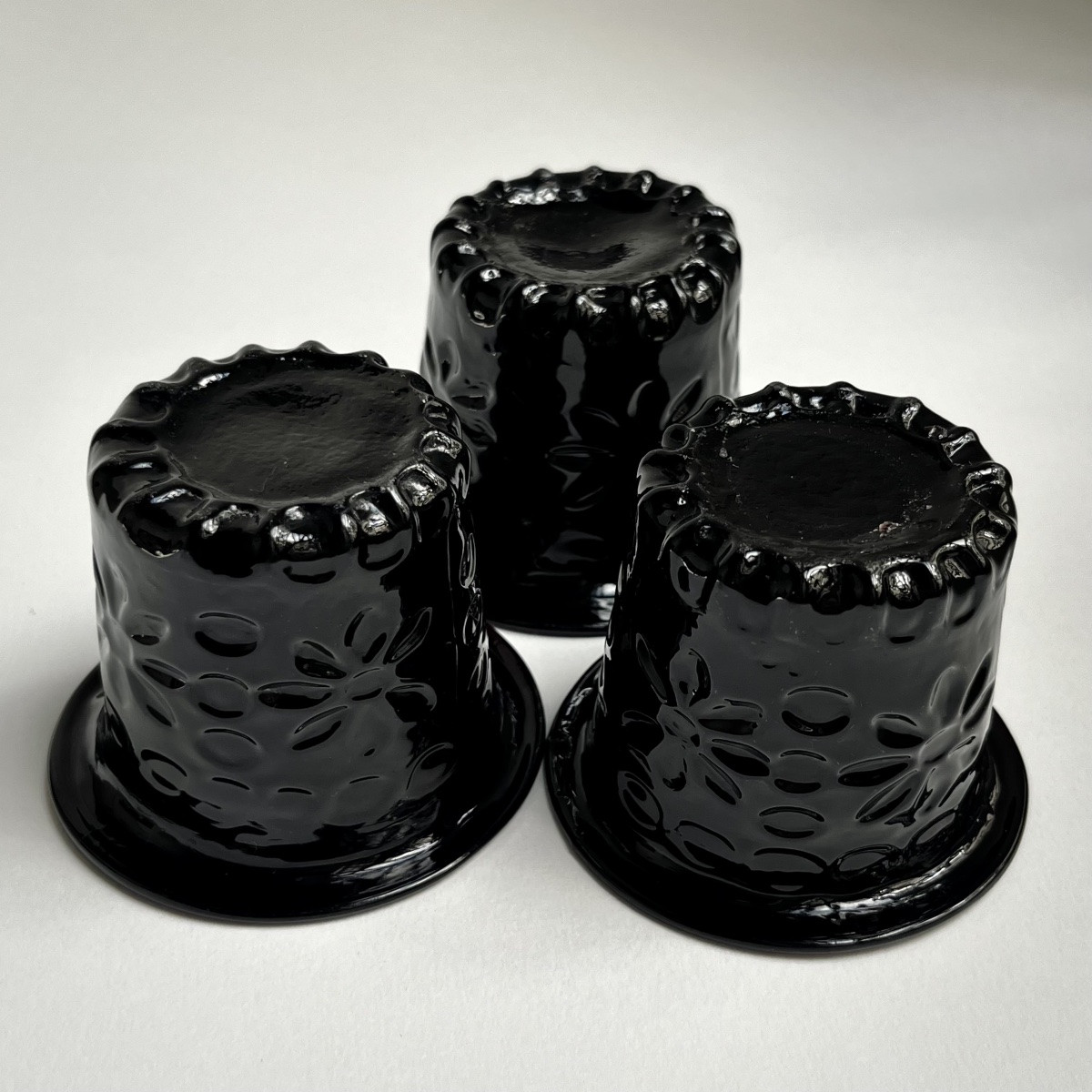 Trois lumignons en verre soufflé teinté manganèse fin XVIIIe - début XIXe siècle-photo-5