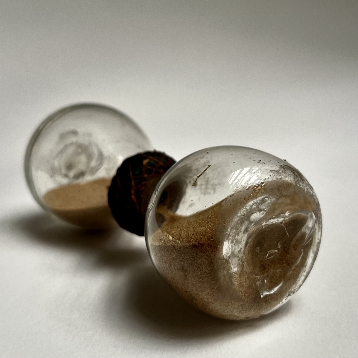 Petit sablier en verre soufflé du XVIIIe siècle curiosité 18e-photo-2