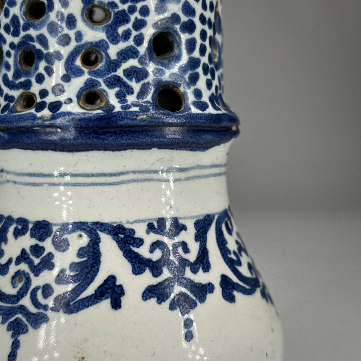 Bordeaux Earthenware Saupoudreuse, 18th Century - Saupoudroir Blanc Bleu 18th Century-photo-5