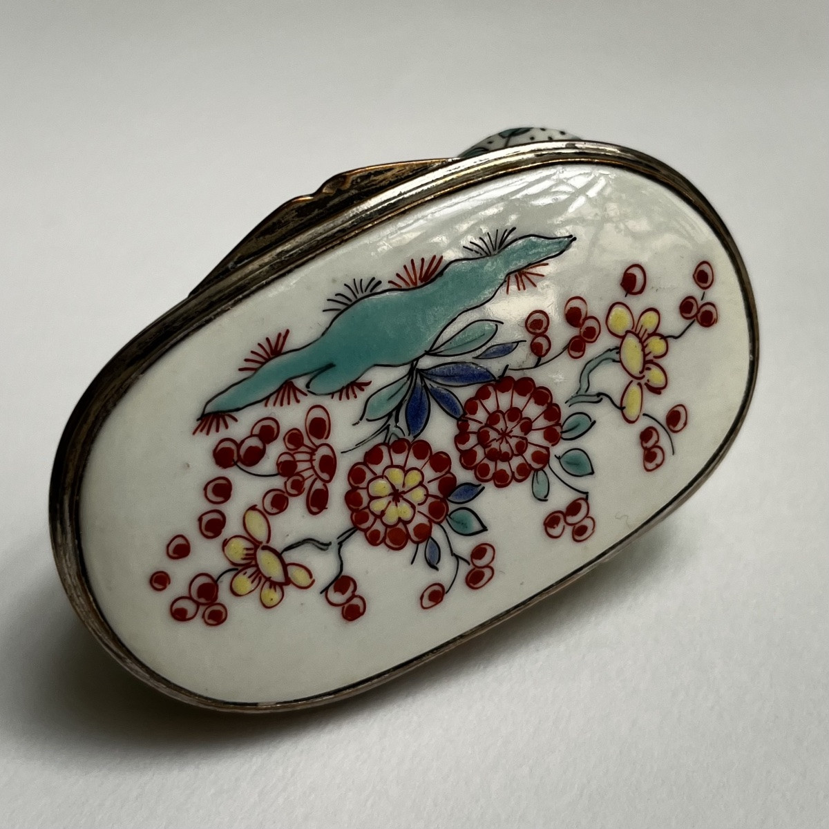 Tabatière en porcelaine de Chantilly à monture en pomponne, XIXe siècle 19e-photo-3