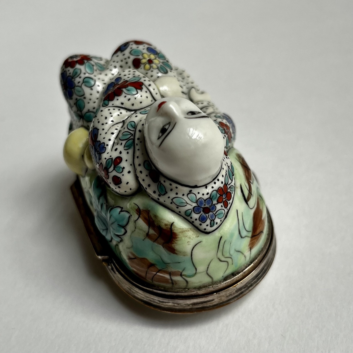 Tabatière en porcelaine de Chantilly à monture en pomponne, XIXe siècle 19e-photo-8