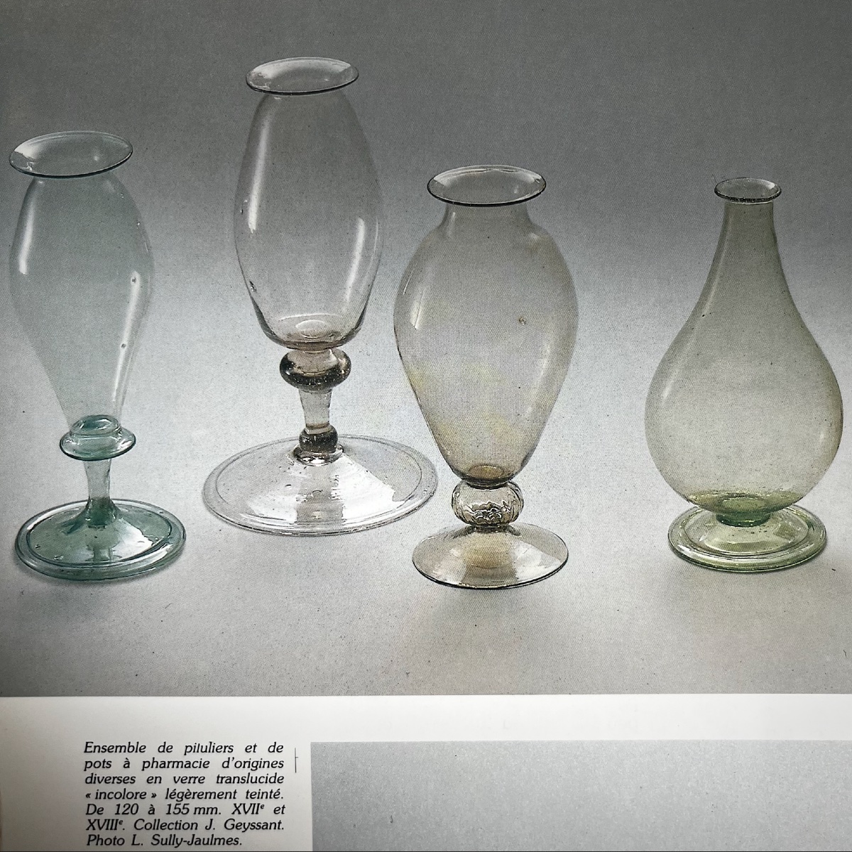 Pilulier en verre soufflé teinté XVIIe - XVIIIe siècle Montagne noire ? 17e 18e-photo-2