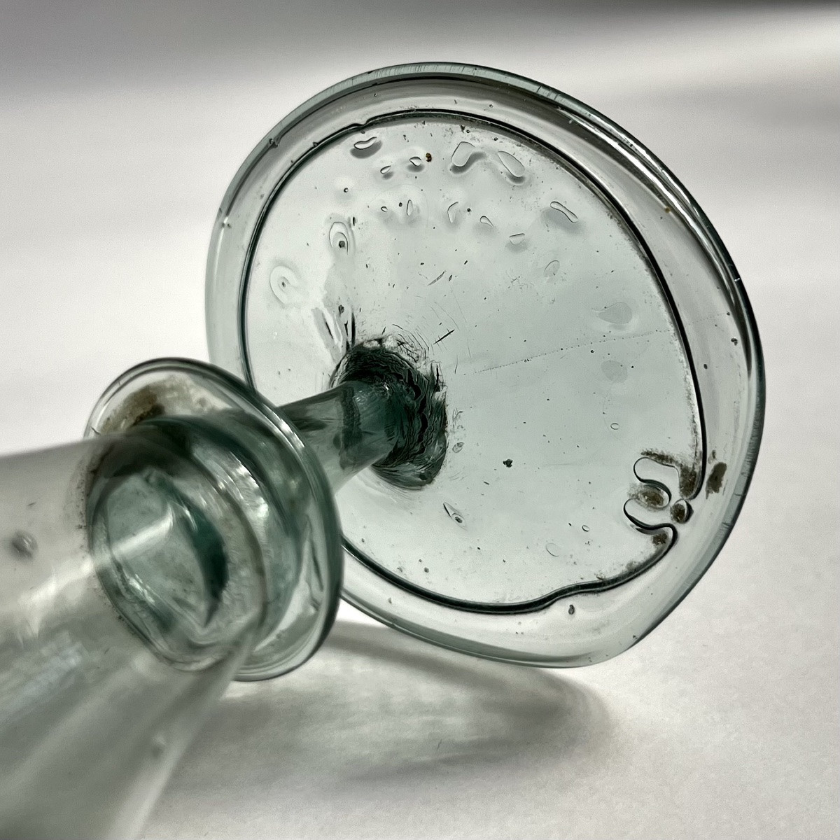 Pilulier en verre soufflé teinté XVIIe - XVIIIe siècle Montagne noire ? 17e 18e-photo-4