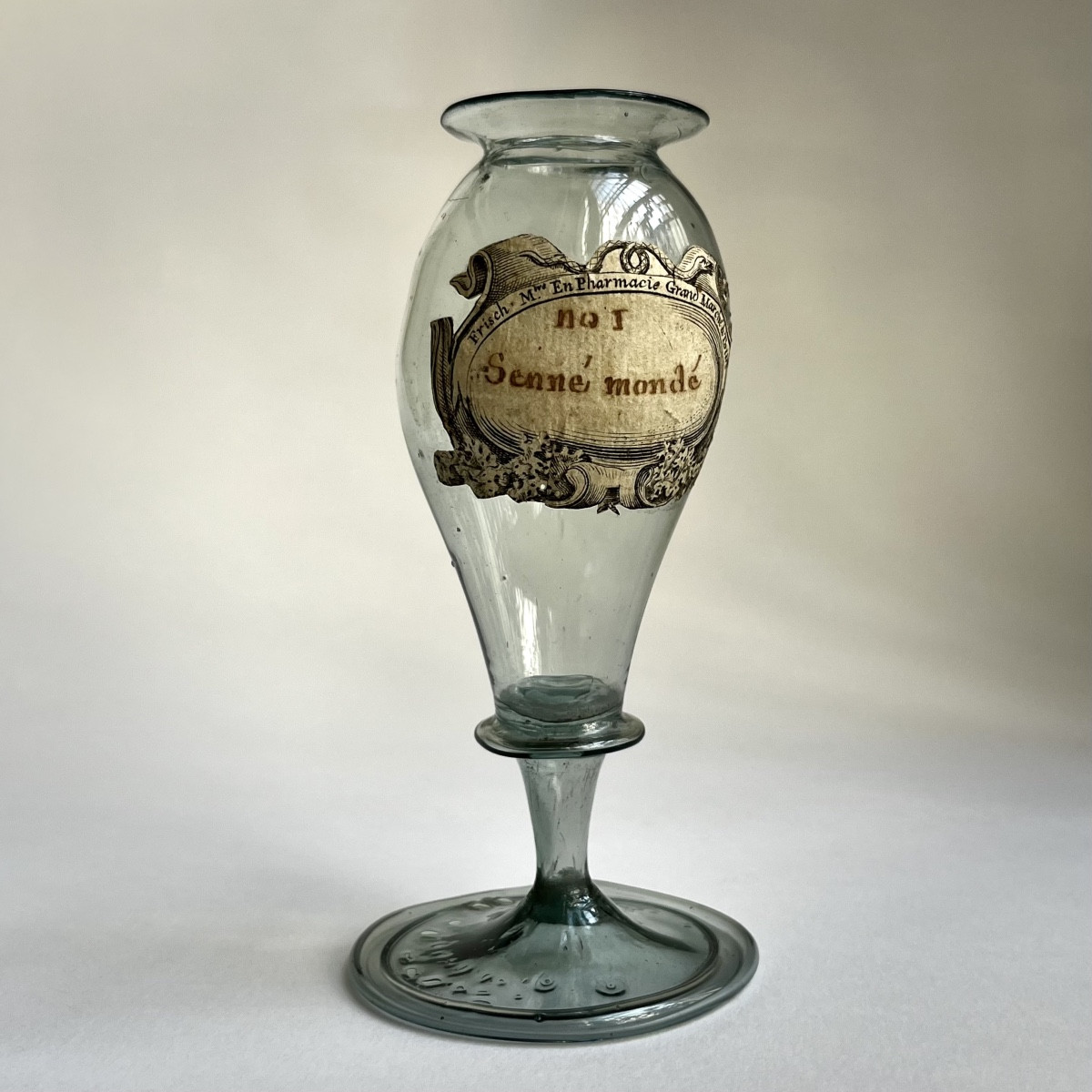 Pilulier en verre soufflé teinté XVIIe - XVIIIe siècle Montagne noire ? 17e 18e