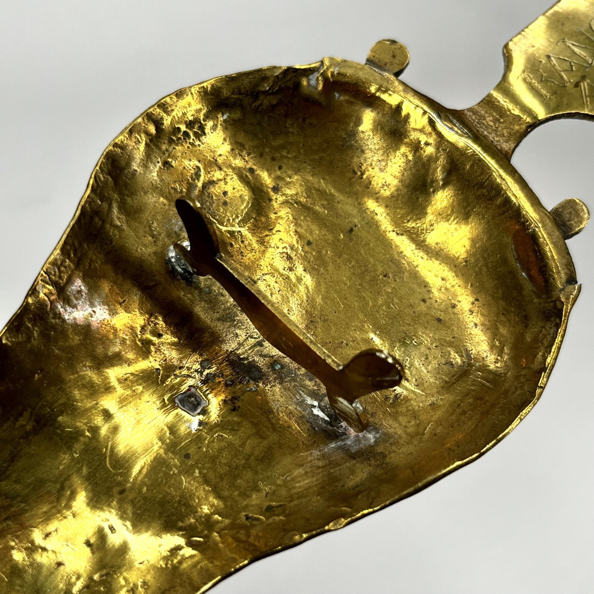 Mouchettes et plateau en cuivre jaune, époque Louis XV - XVIIIe siècle Puy-en-Velay 18e-photo-3