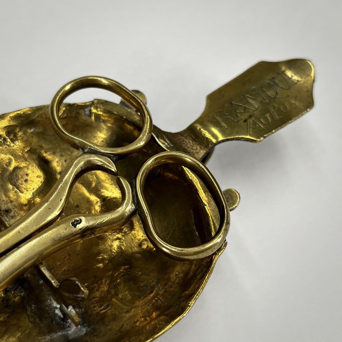 Mouchettes et plateau en cuivre jaune, époque Louis XV - XVIIIe siècle Puy-en-Velay 18e-photo-3