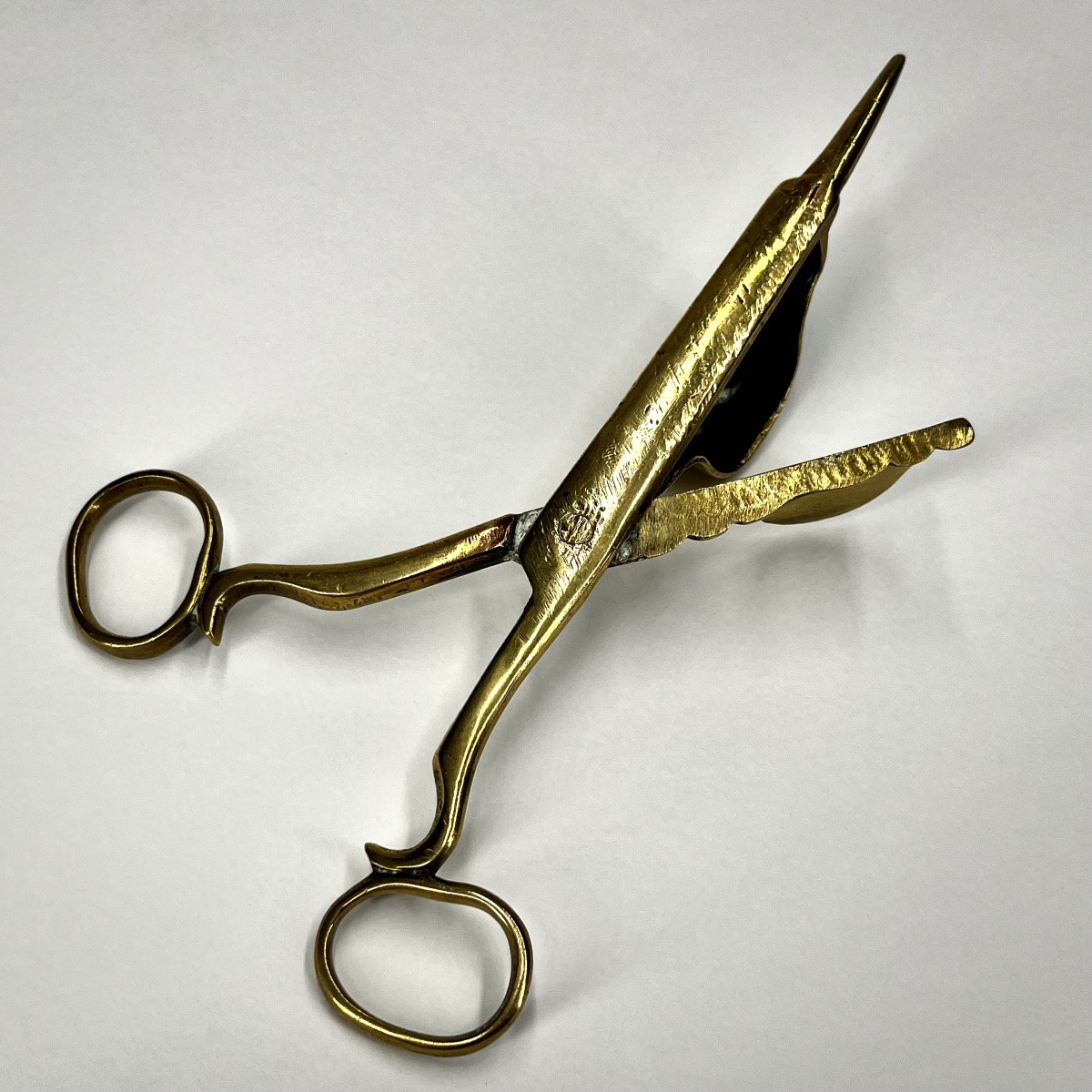 Mouchettes et plateau en cuivre jaune, époque Louis XV - XVIIIe siècle Puy-en-Velay 18e-photo-5