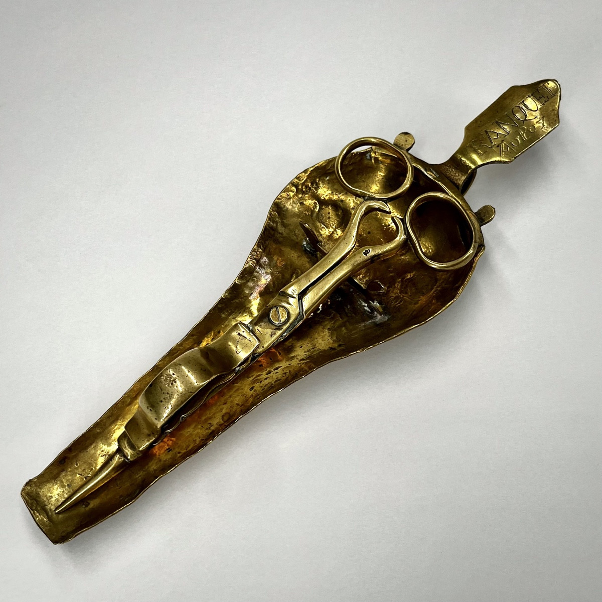 Mouchettes et plateau en cuivre jaune, époque Louis XV - XVIIIe siècle Puy-en-Velay 18e-photo-7