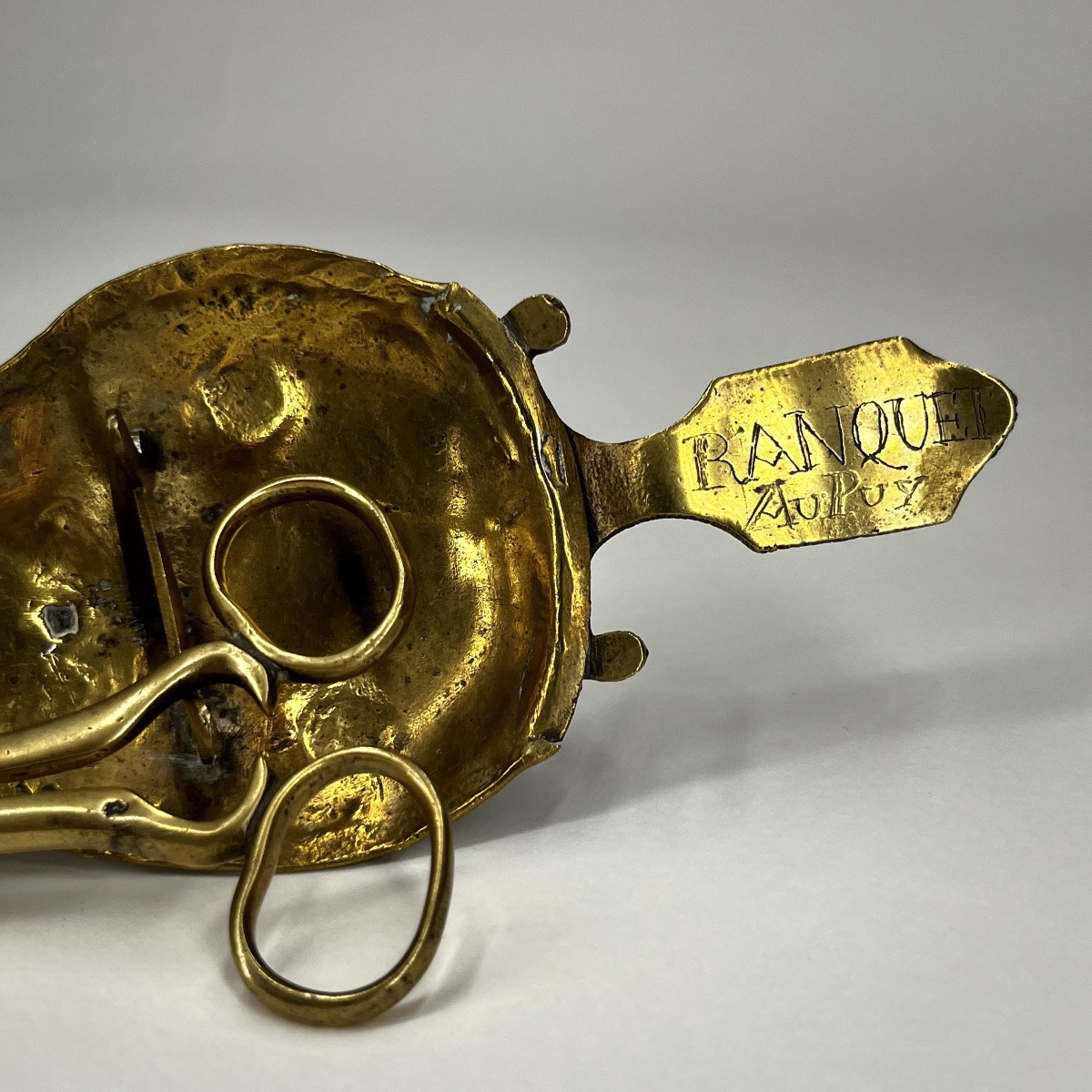 Mouchettes et plateau en cuivre jaune, époque Louis XV - XVIIIe siècle Puy-en-Velay 18e
