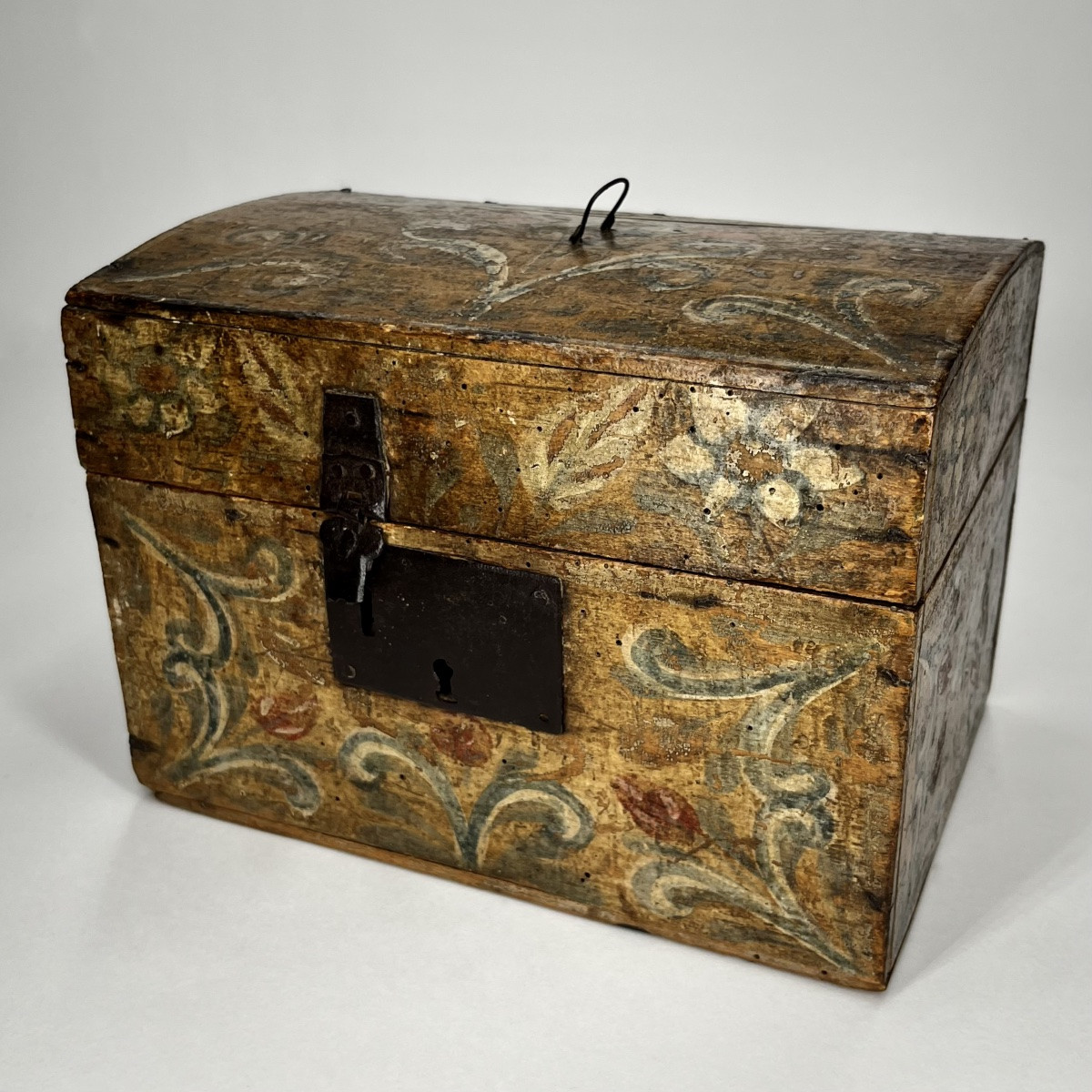 Small Norman Ochre Painted Wooden Wedding Trunk Folk Art 19th Century Painted Trunk 19th Century-photo-2