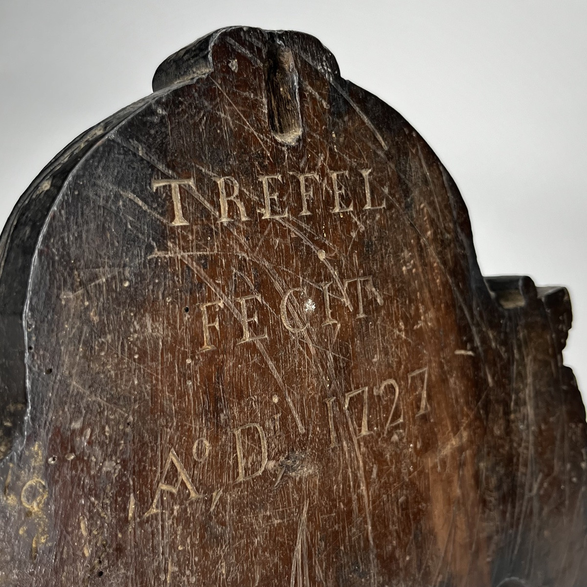Rare plaque corporative sculptée datée 1727 XVIIIe siècle franc-maçonnerie ? art populaire 18e-photo-3