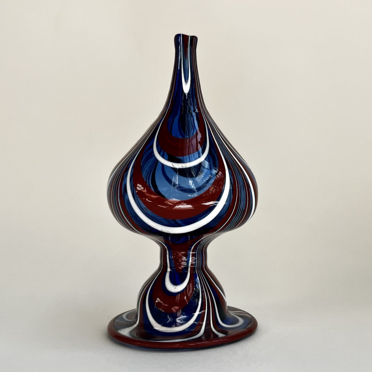Touine ou secouette à tabac tricolore en verre soufflé XVIIIe siècle Tanville 18e