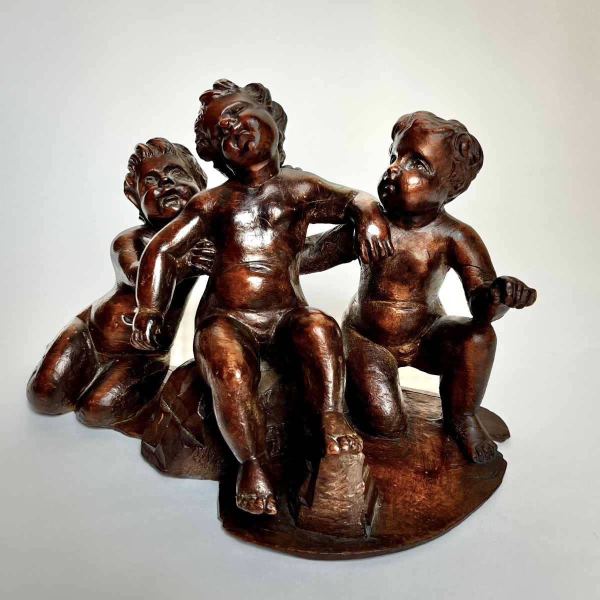 Statuette With Three Putti In Carved Wood 18th Century Children Of Saint Nicolas 18th Century-photo-3