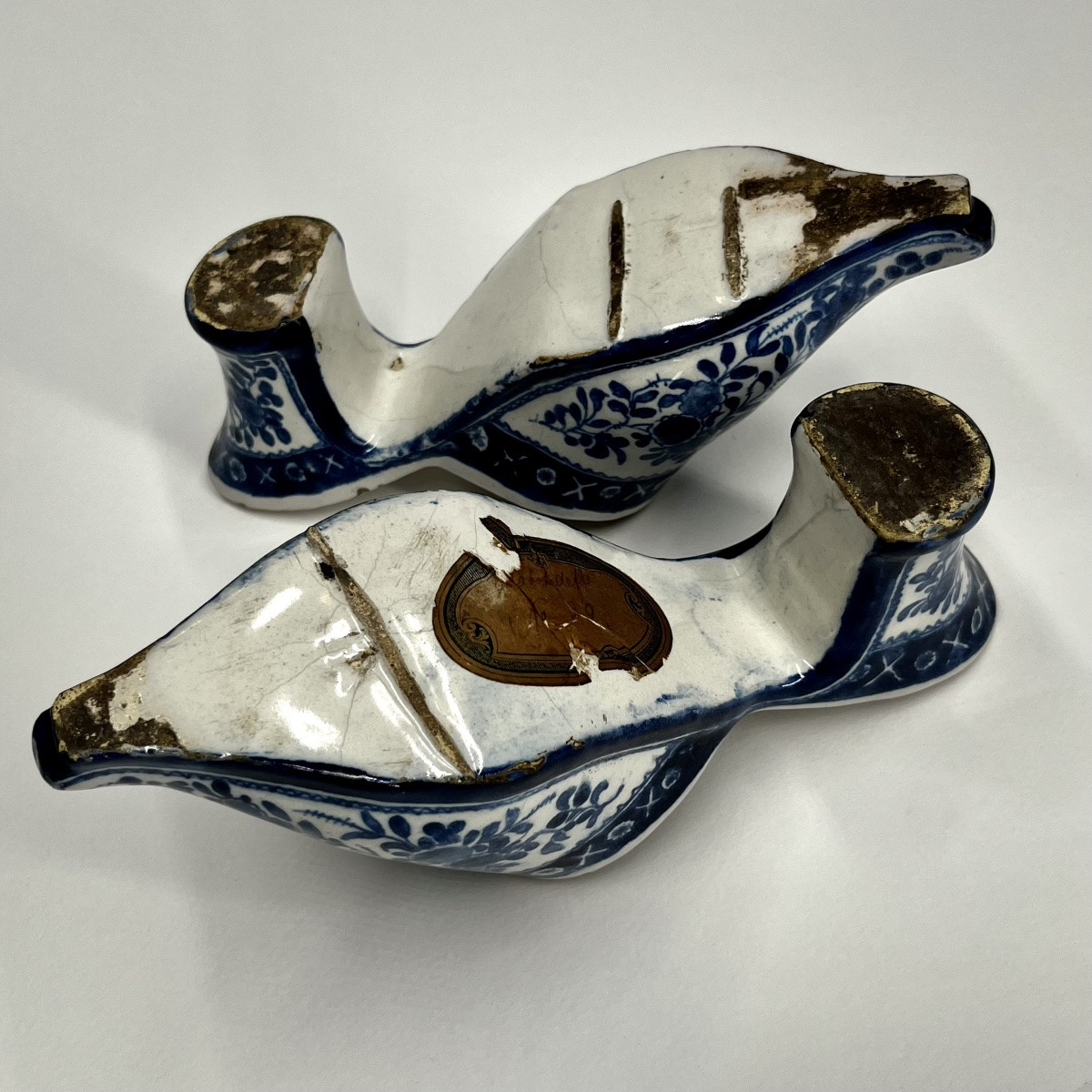 Paire de mules en faïence de Delft ou des Pays-Bas, début du XVIIIe siècle chaussure sabot 18e-photo-3