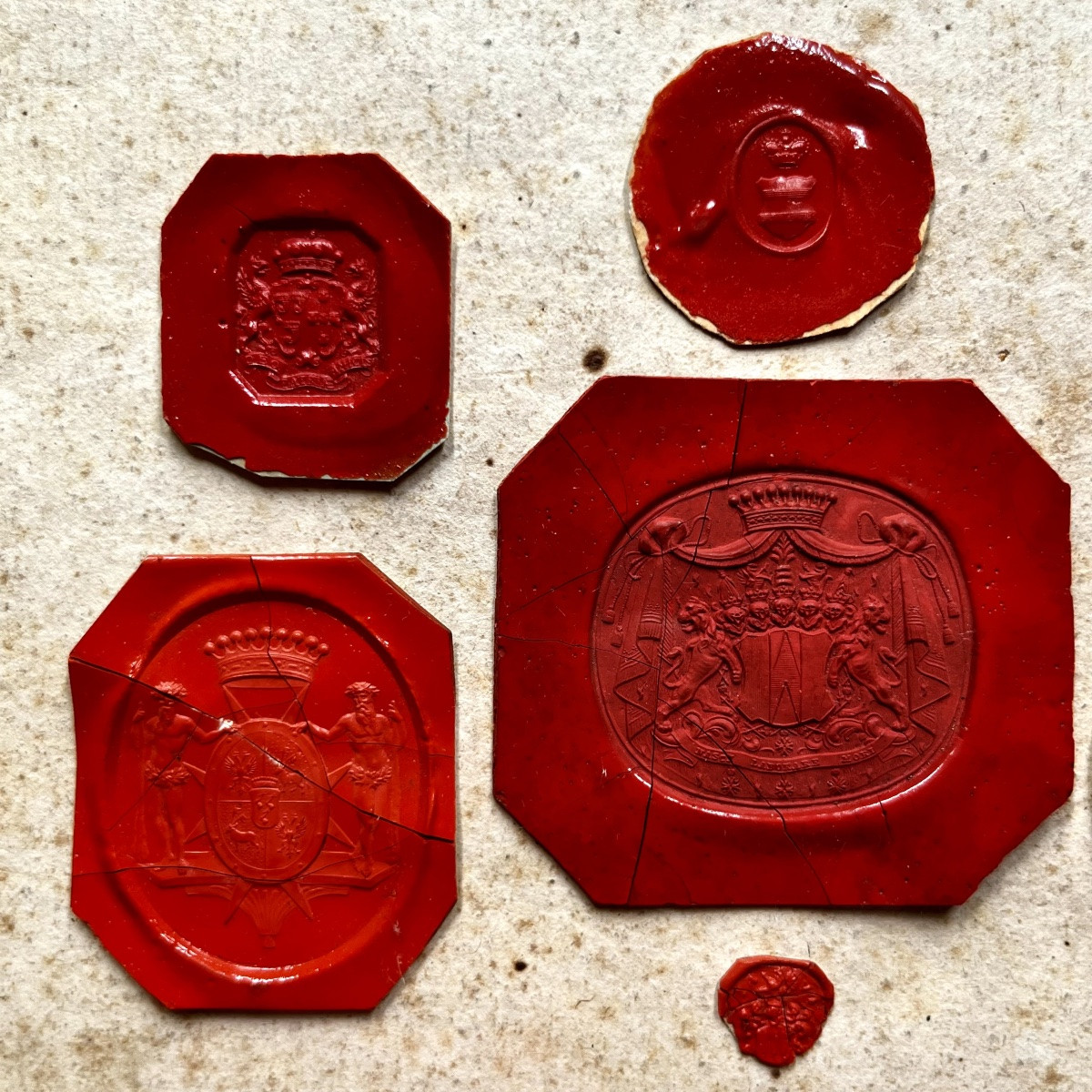 18th And 19th Century Wax Seals In An Antique Gilded Wood Frame 18th 19th Century-photo-2